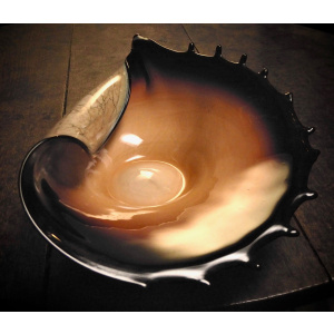A Fine Art Glass Bowl of Shell-like Form